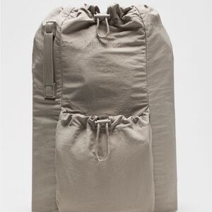 NWT! Lululemon Athletica Gray Women’s 2 in 1 Convertible backpack